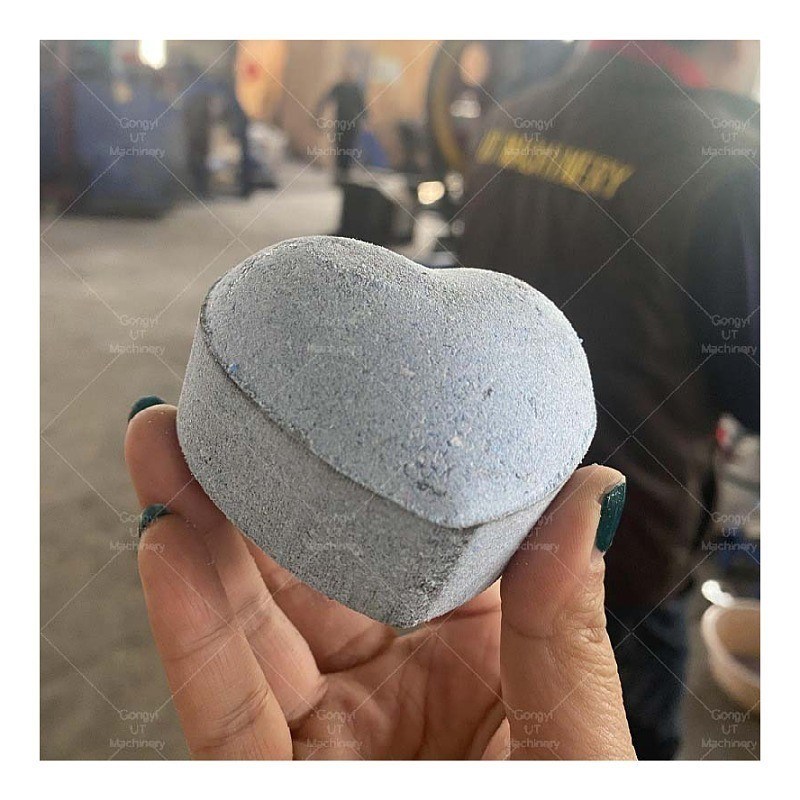 Sagen Sie Abschied von langweiligen Bädern mit Badsalzblase Fizzy Kids Badbombe Pressmaschine