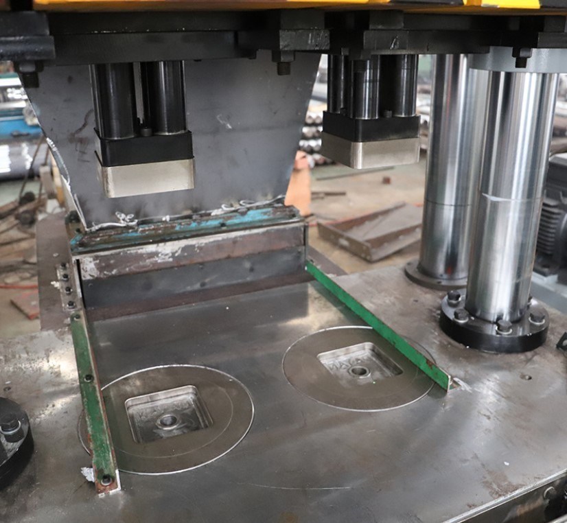 Die Maschine für die Pressen von Salzblöcken für Tierfutter 5-10 kg ist die beste Wahl für die Salzblöckeproduktion