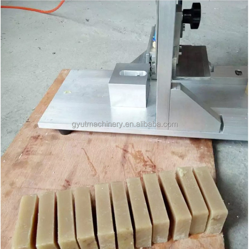 UT Kleines Hotel Seife-machende Maschine Produktionslinie mit Seife-Schneidmaschine Gewicht KG 22